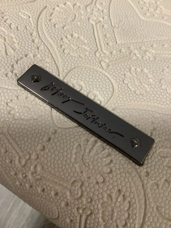 Betsey Johnson large cream colored skull bag - Picture 12 of 12